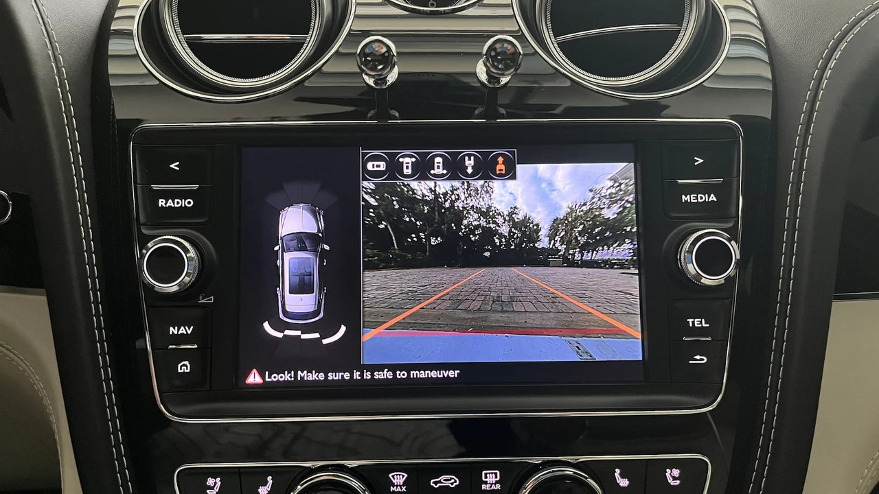 2017 Bentley Bentayga - Image 11 of 19