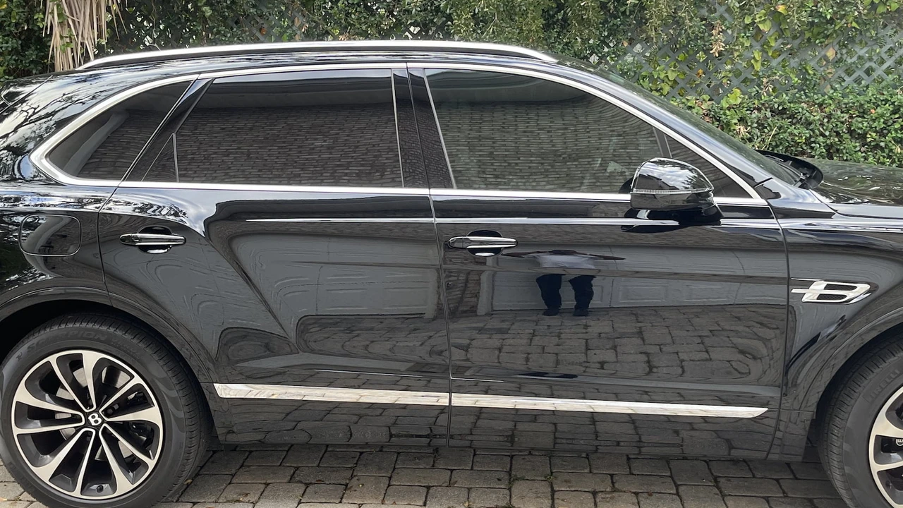 2017 Bentley Bentayga - Image 16 of 19