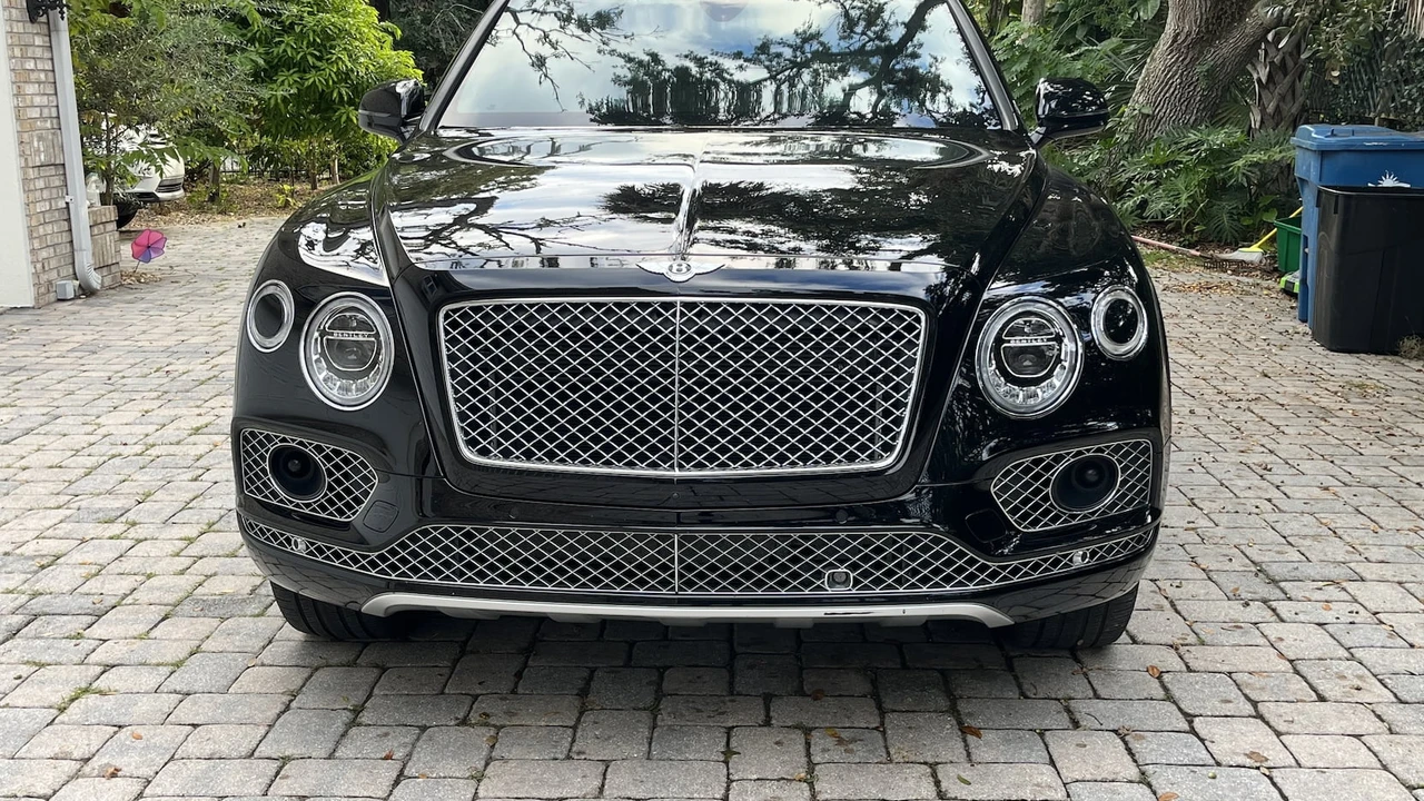 2017 Bentley Bentayga - Image 18 of 19