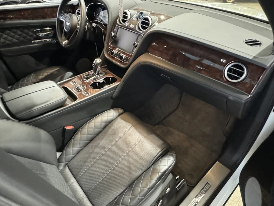 2017 Bentley Bentayga - Image 9 of 12