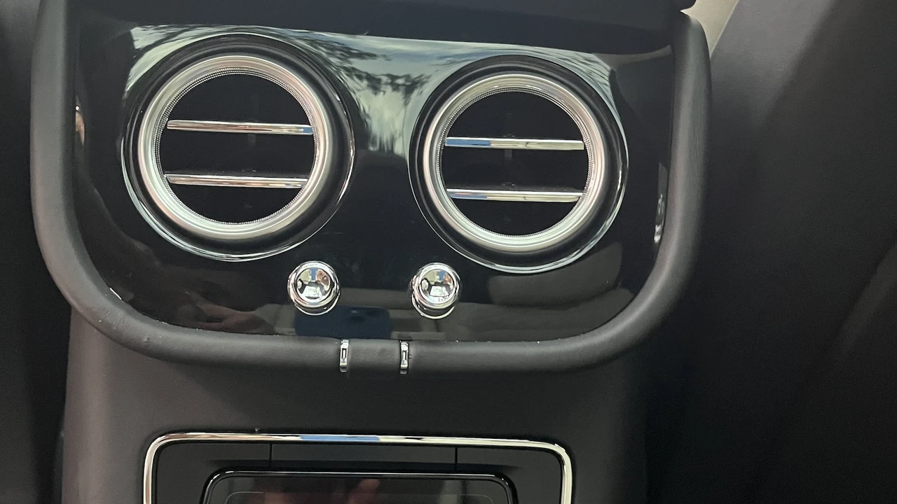 2017 Bentley Bentayga - Image 8 of 19