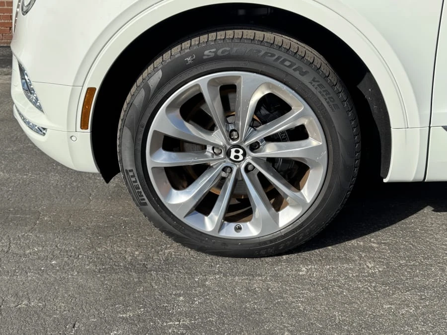 2017 Bentley Bentayga - Image 5 of 13