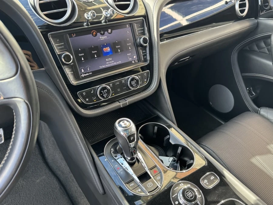 2017 Bentley Bentayga - Image 9 of 13
