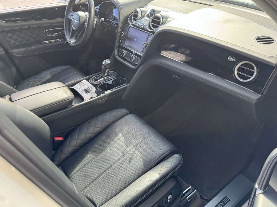 2017 Bentley Bentayga - Image 8 of 13