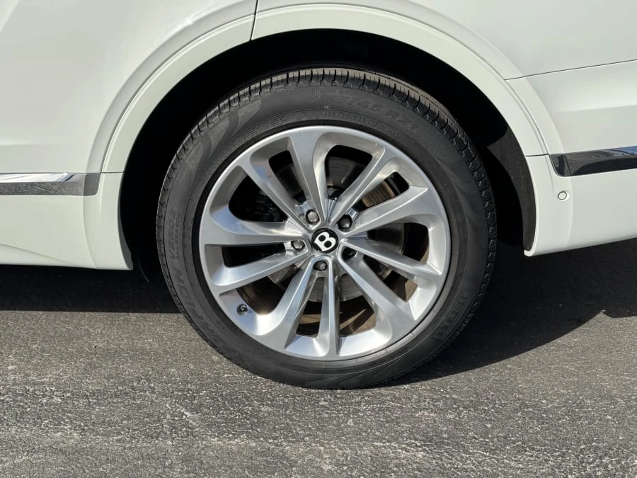 2017 Bentley Bentayga - Image 4 of 13