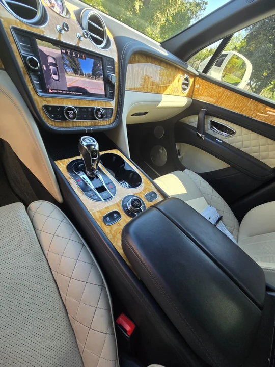 2017 Bentley Bentayga - Image 14 of 21