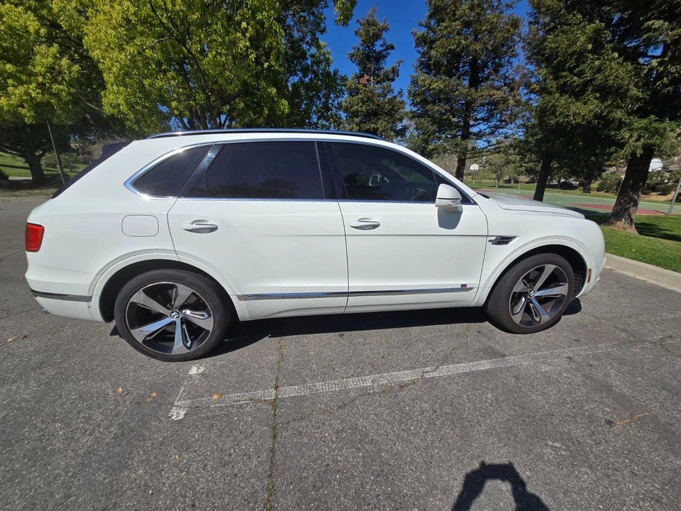 2017 Bentley Bentayga - Image 3 of 21