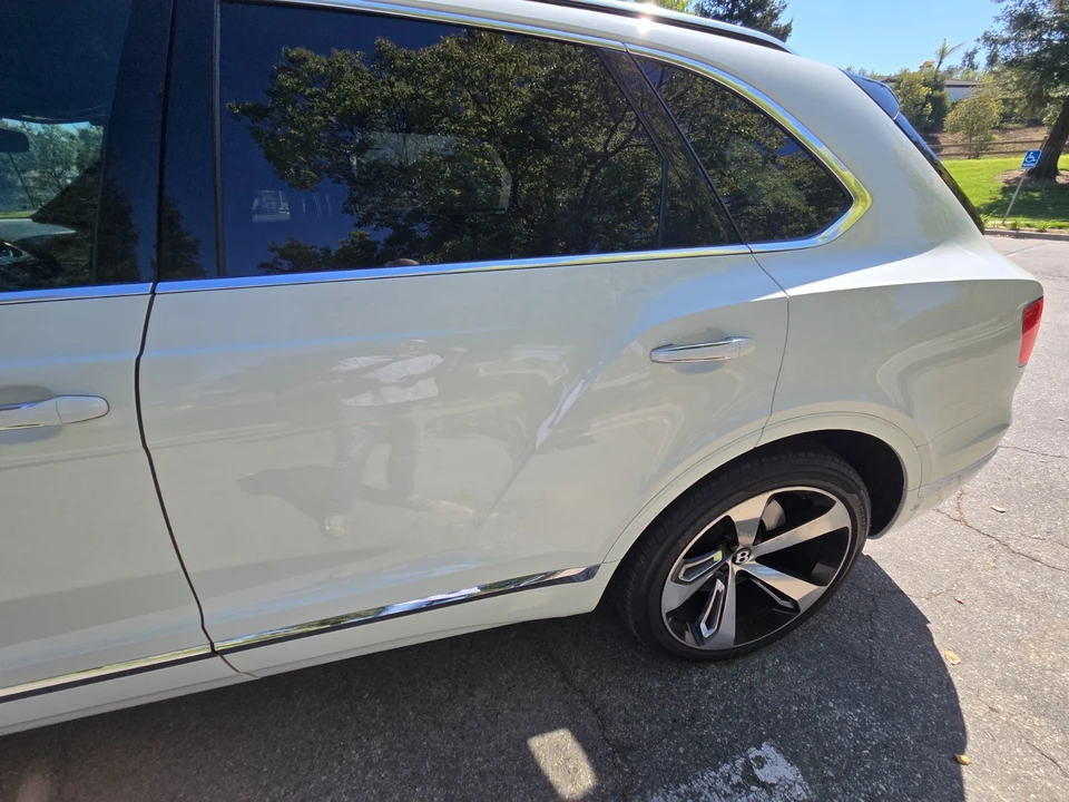 2017 Bentley Bentayga - Image 7 of 21