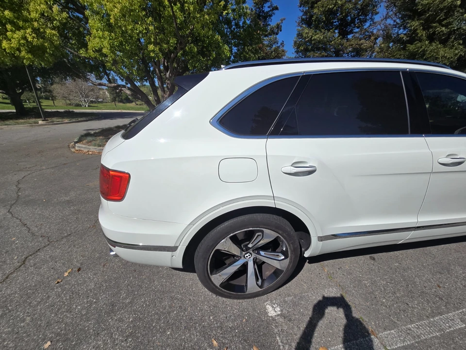 2017 Bentley Bentayga - Image 11 of 21
