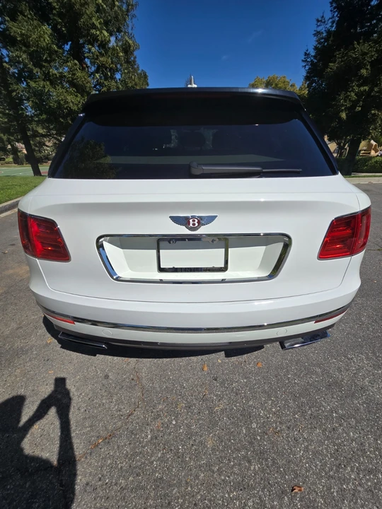 2017 Bentley Bentayga - Image 8 of 21