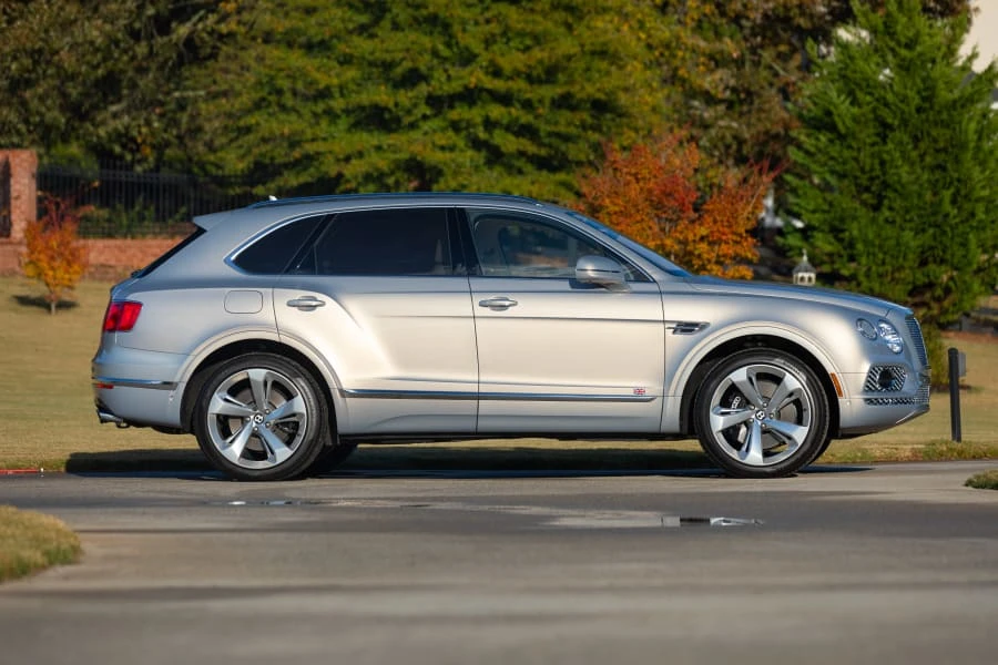 2017 Bentley Bentayga - Image 2 of 31