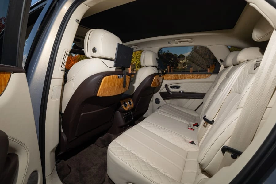 2017 Bentley Bentayga - Image 27 of 31
