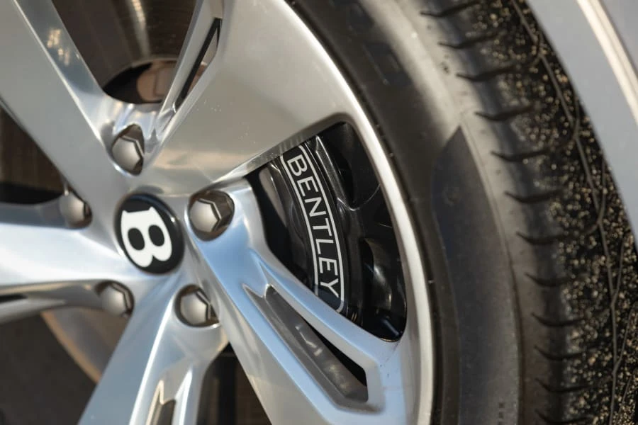 2017 Bentley Bentayga - Image 7 of 31
