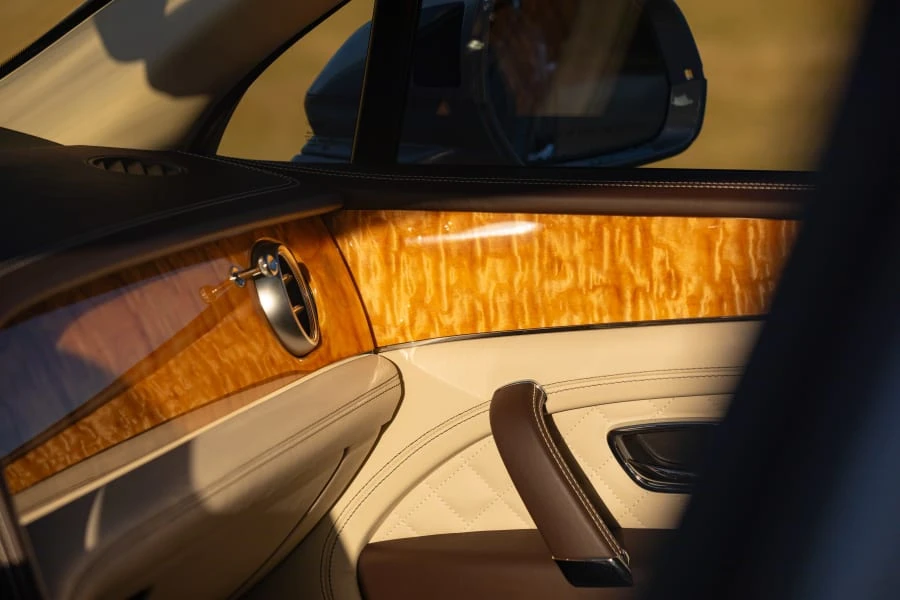 2017 Bentley Bentayga - Image 25 of 31