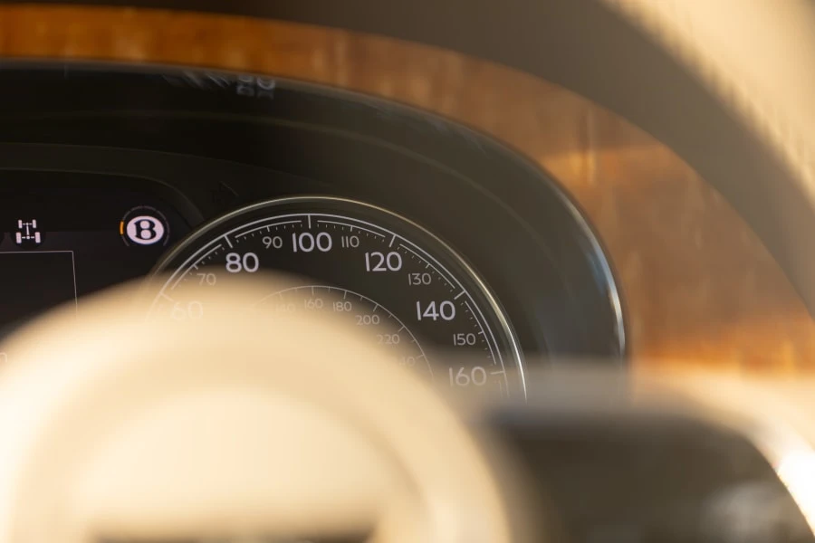 2017 Bentley Bentayga - Image 16 of 31