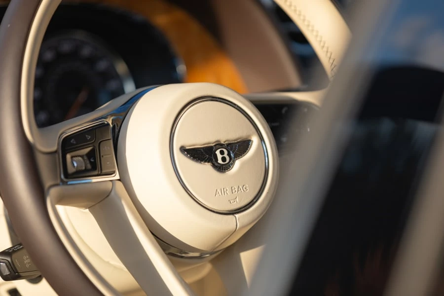 2017 Bentley Bentayga - Image 17 of 31