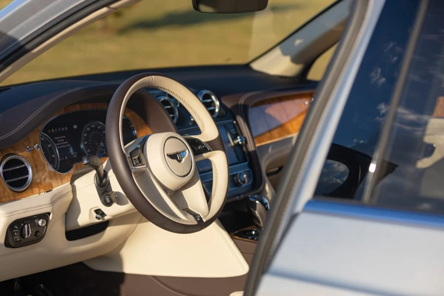 2017 Bentley Bentayga - Image 28 of 31