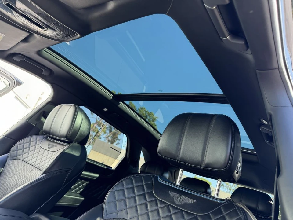 2017 Bentley Bentayga - Image 28 of 31