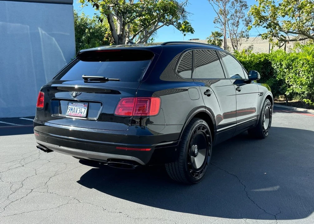 2017 Bentley Bentayga - Image 10 of 31