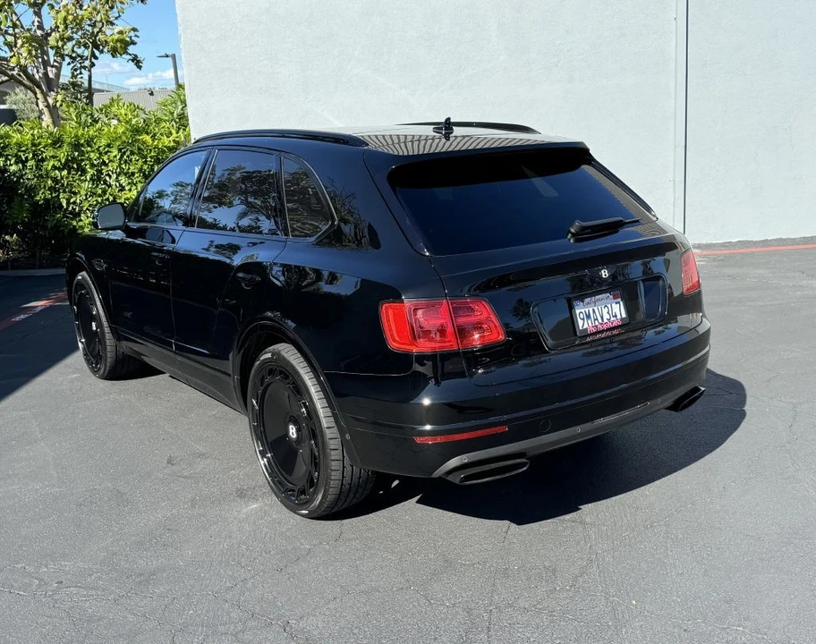2017 Bentley Bentayga - Image 9 of 31