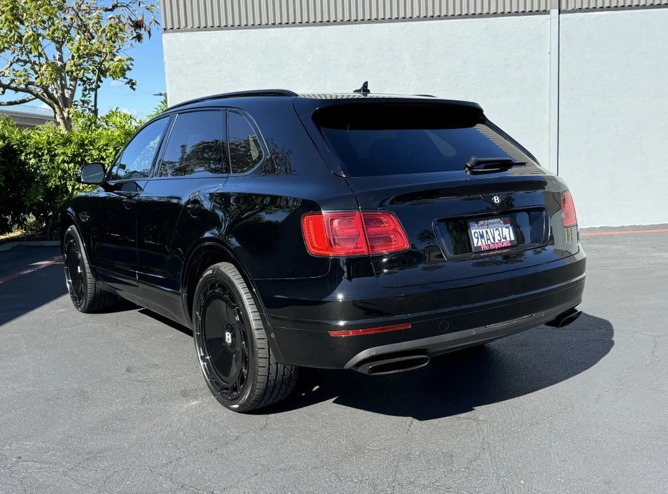 2017 Bentley Bentayga - Image 8 of 31