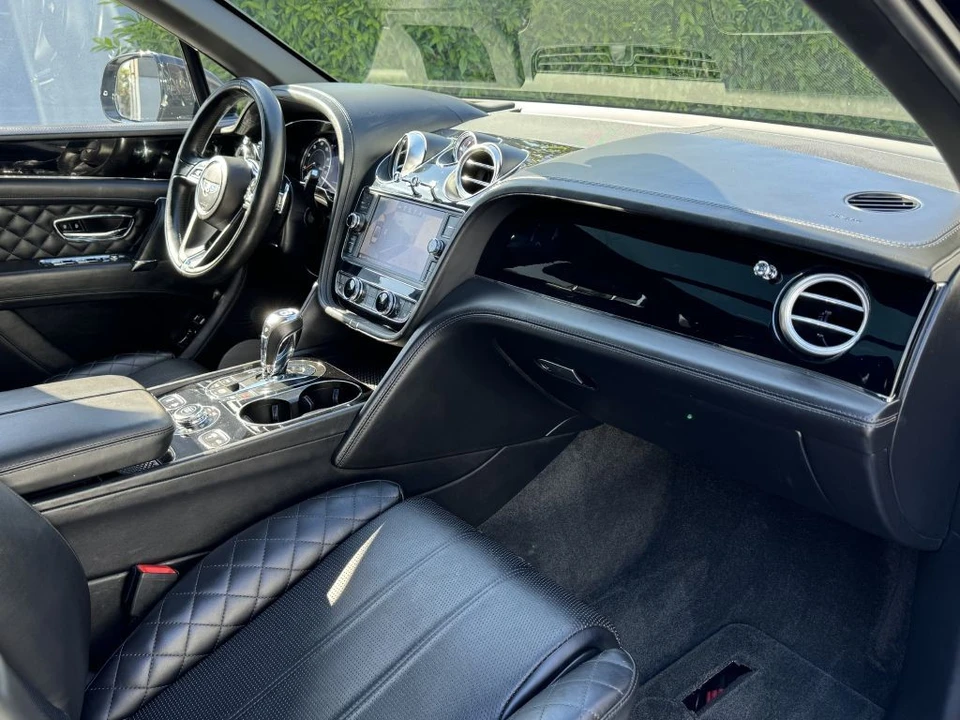 2017 Bentley Bentayga - Image 18 of 31