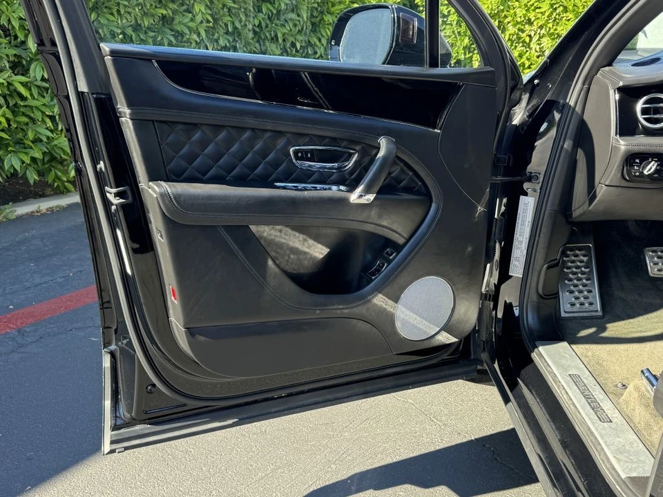 2017 Bentley Bentayga - Image 14 of 31
