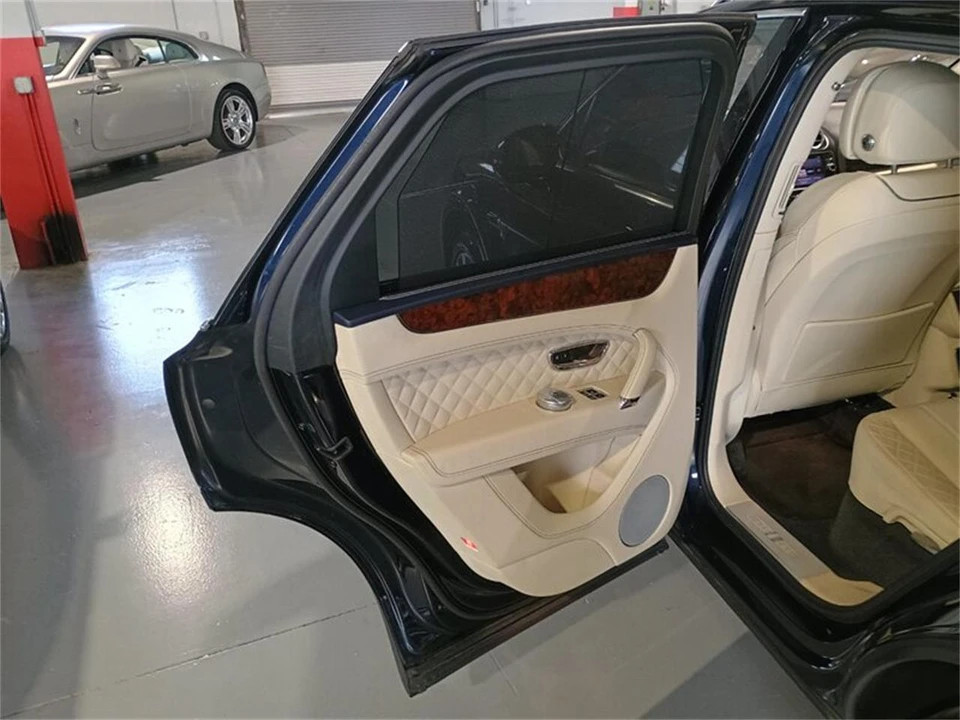 2017 Bentley Bentayga - Image 24 of 31