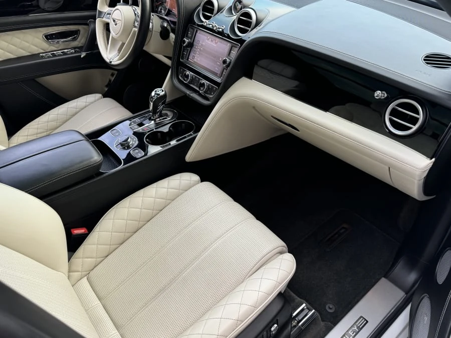 2017 Bentley Bentayga - Image 8 of 12