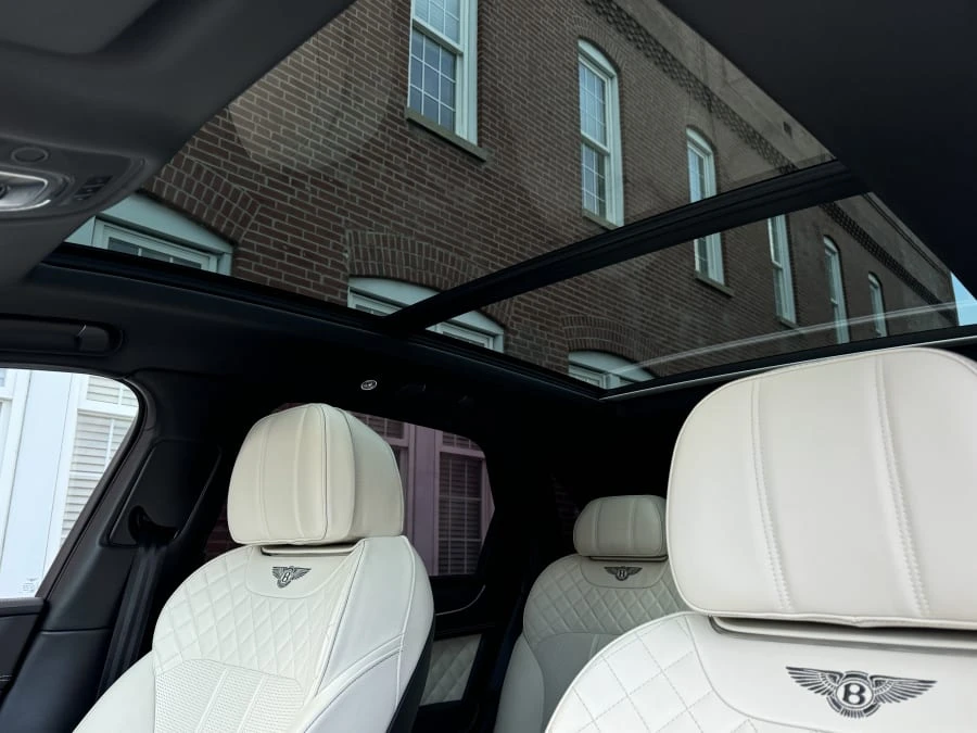 2017 Bentley Bentayga - Image 9 of 12