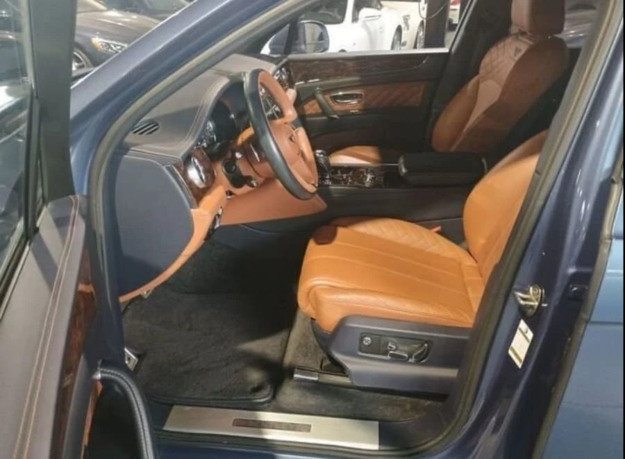 2017 Bentley Bentayga - Image 4 of 6