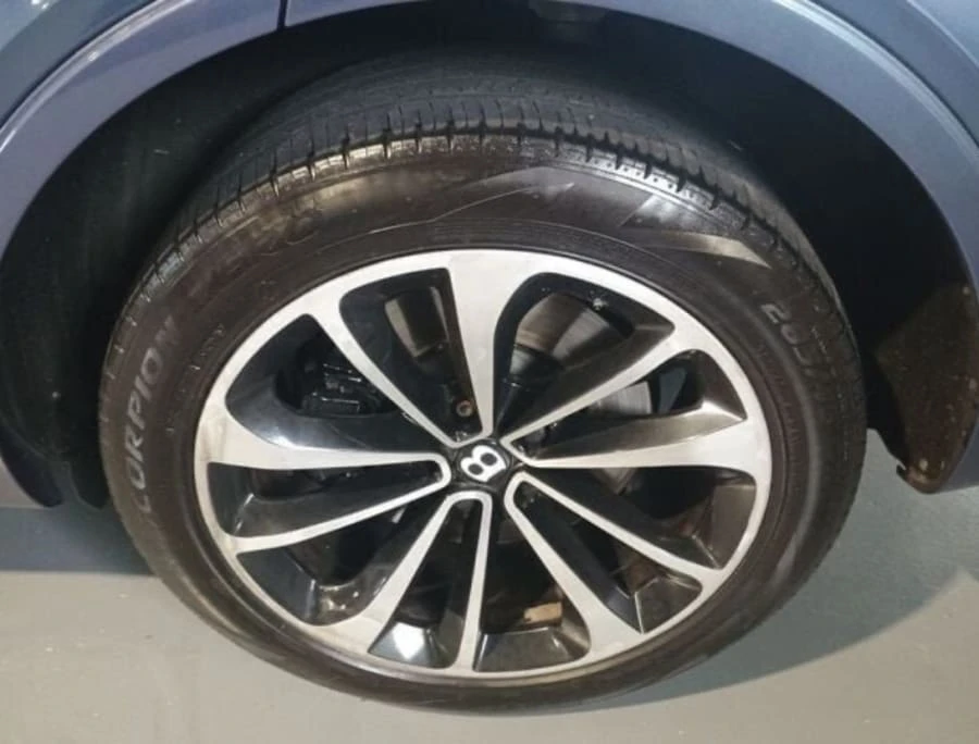 2017 Bentley Bentayga - Image 2 of 6