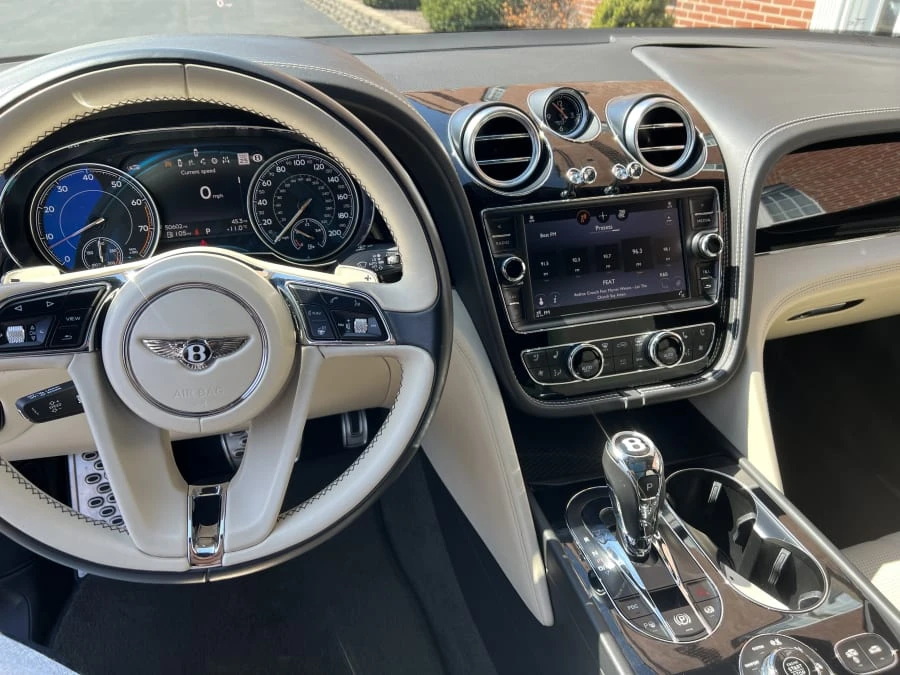 2017 Bentley Bentayga - Image 6 of 11