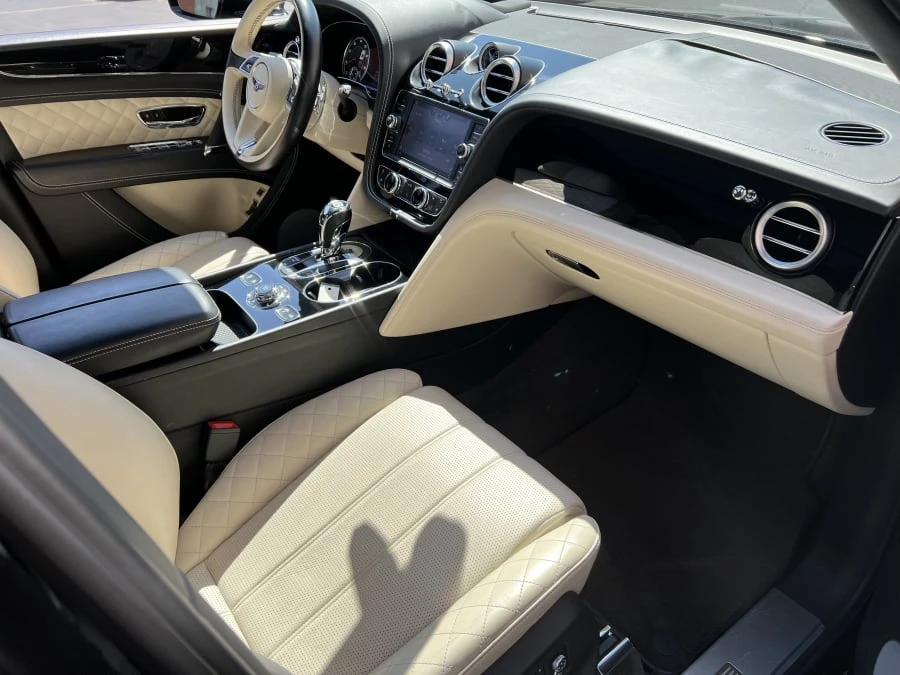 2017 Bentley Bentayga - Image 8 of 11