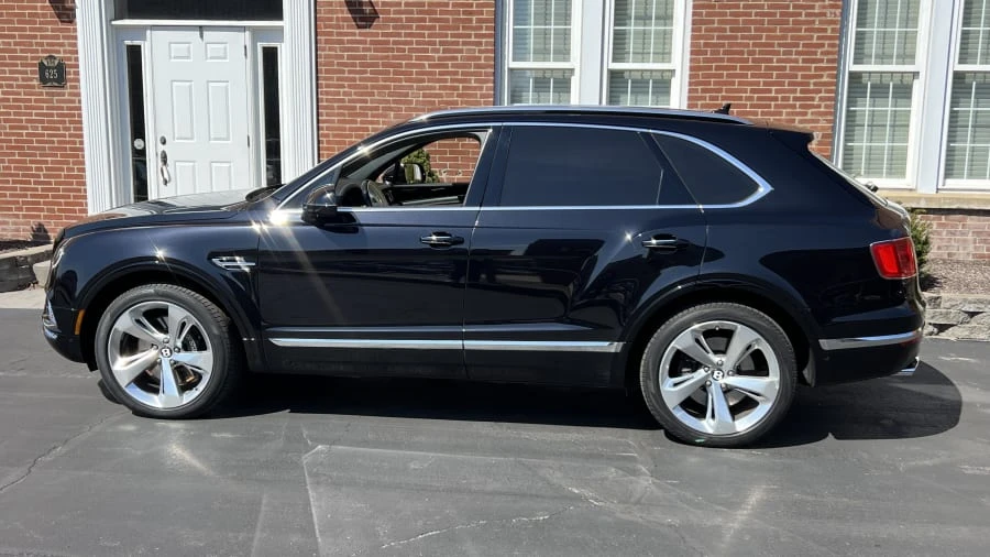2017 Bentley Bentayga - Image 2 of 11