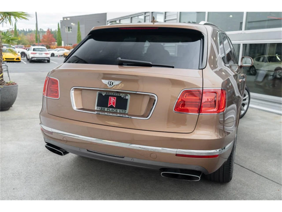 2017 Bentley Bentayga - Image 6 of 12