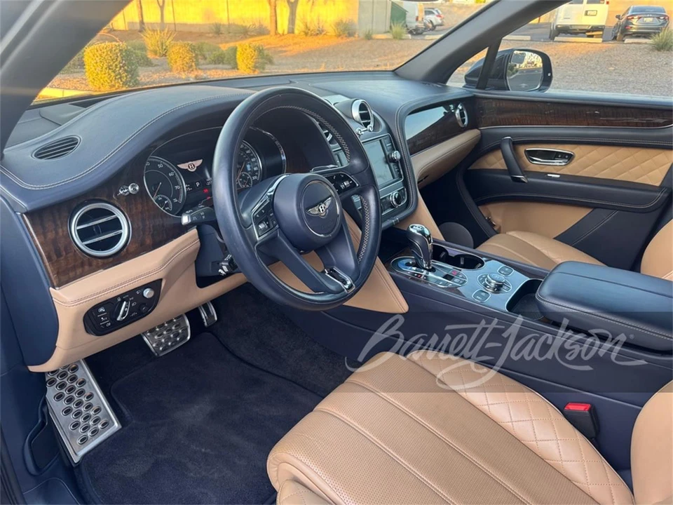 2017 Bentley Bentayga - Image 4 of 5