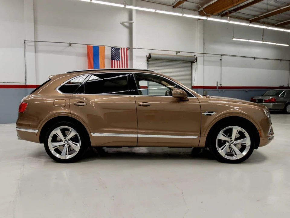 2017 Bentley Bentayga - Image 7 of 31
