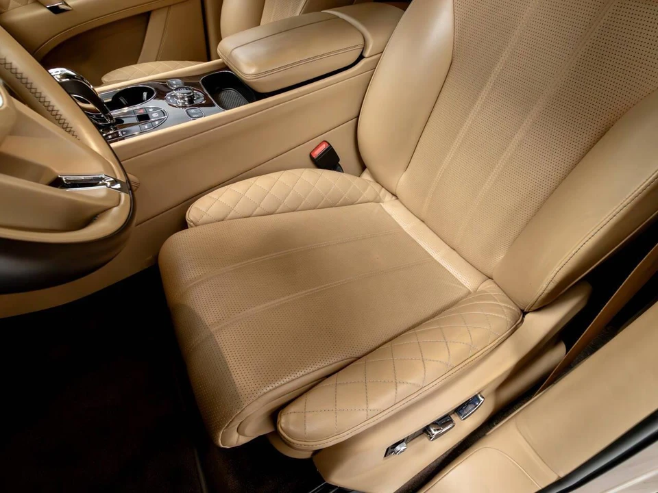 2017 Bentley Bentayga - Image 28 of 31