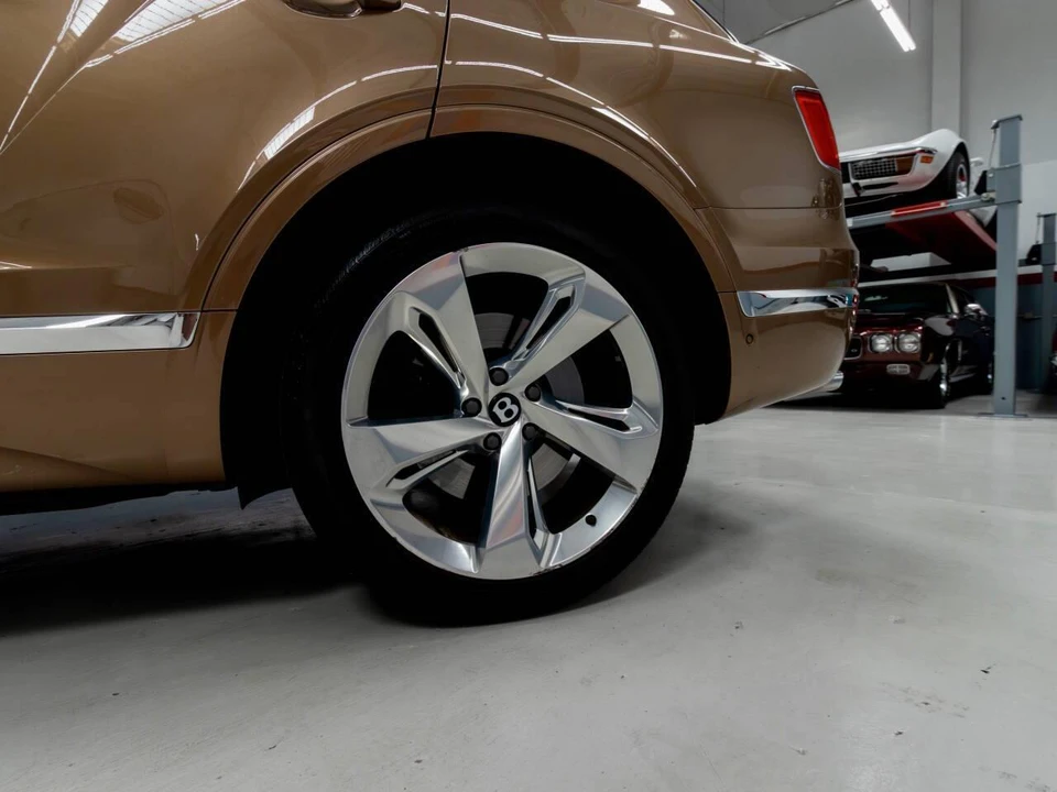 2017 Bentley Bentayga - Image 10 of 31