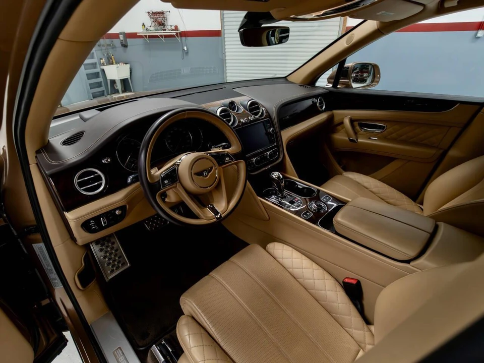 2017 Bentley Bentayga - Image 25 of 31