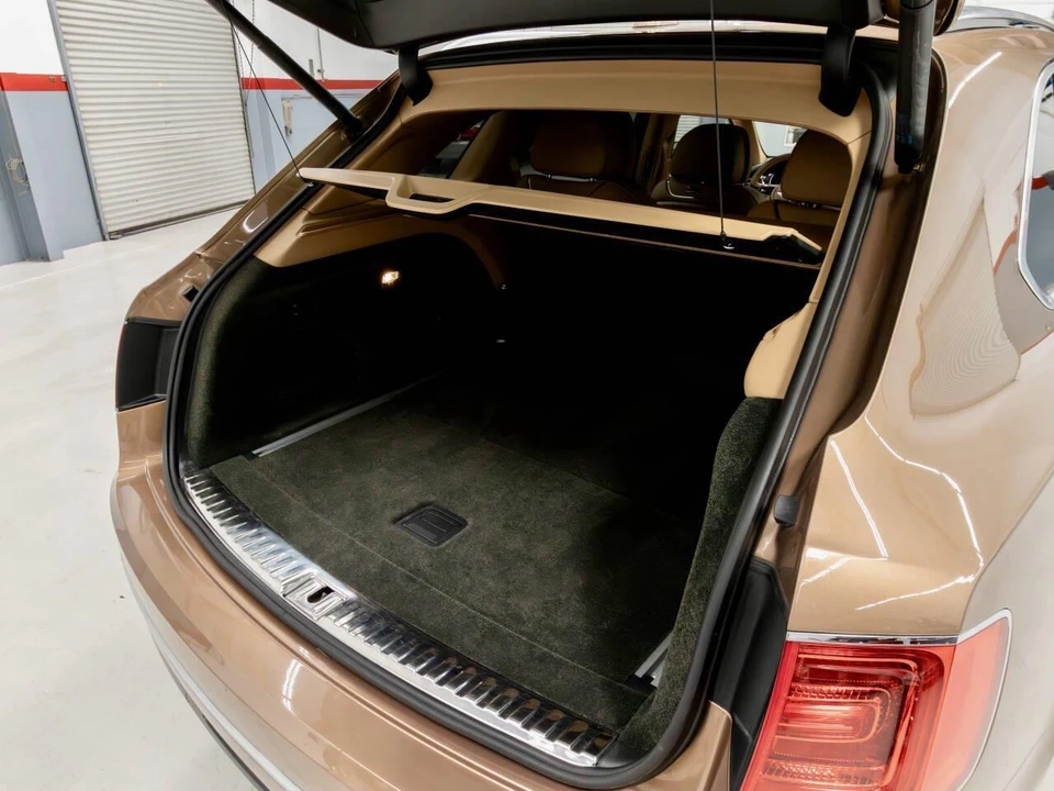 2017 Bentley Bentayga - Image 20 of 31