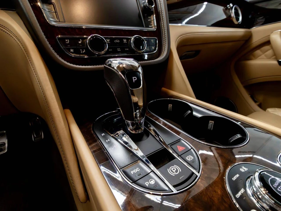 2017 Bentley Bentayga - Image 26 of 31
