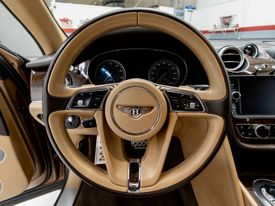 2017 Bentley Bentayga - Image 27 of 31