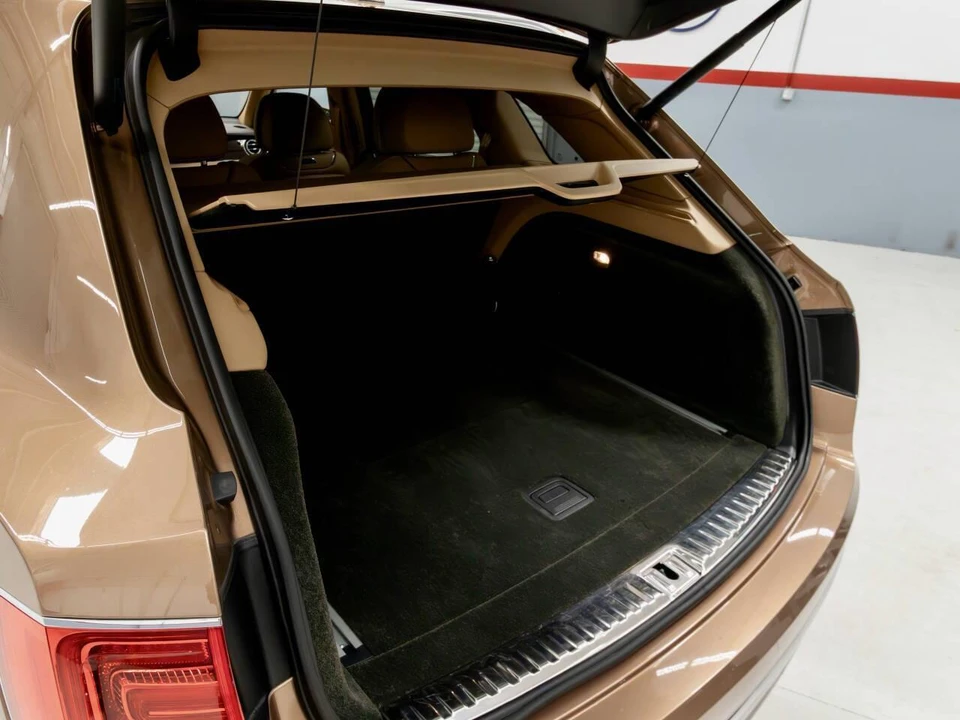 2017 Bentley Bentayga - Image 18 of 31