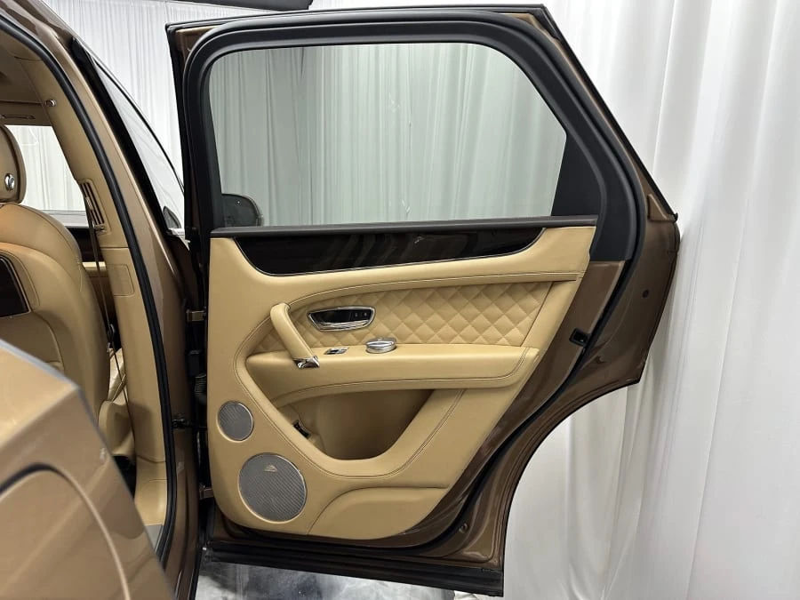 2017 Bentley Bentayga - Image 23 of 27