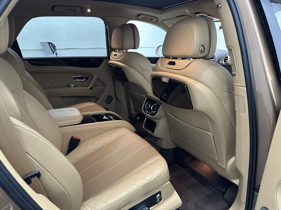 2017 Bentley Bentayga - Image 26 of 27