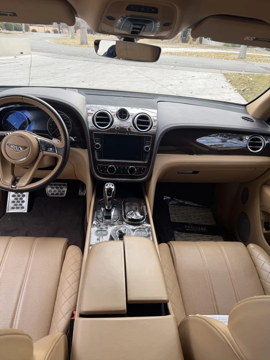 2017 Bentley Bentayga - Image 23 of 27