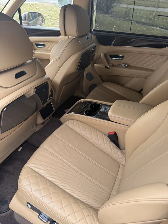 2017 Bentley Bentayga - Image 19 of 27