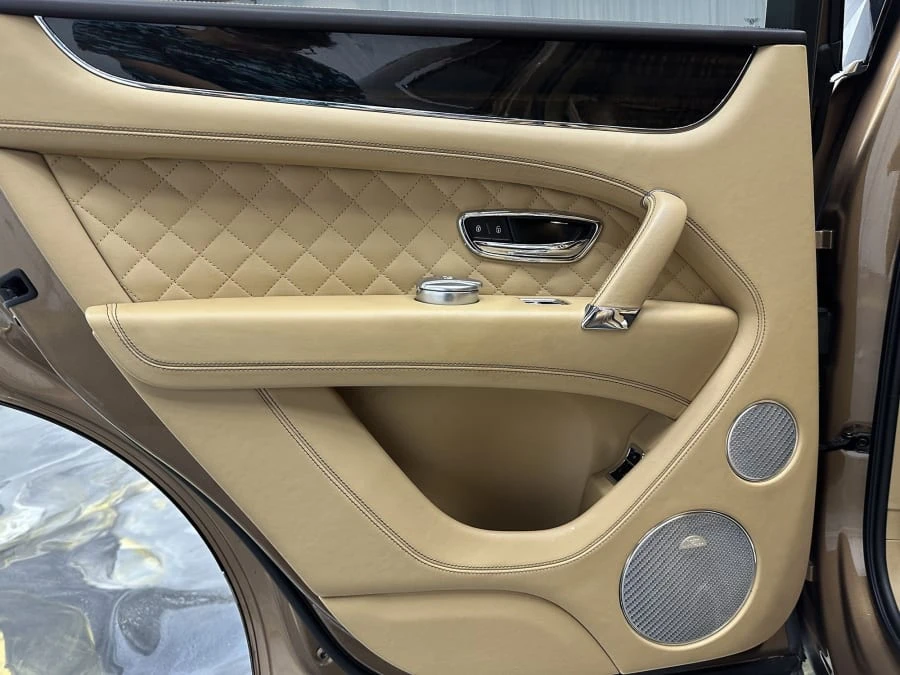 2017 Bentley Bentayga - Image 20 of 27